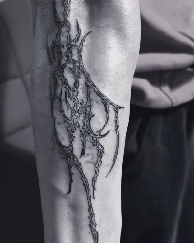 Ornamental — Thorn, Forearm. Sami Tutar, S.Ink